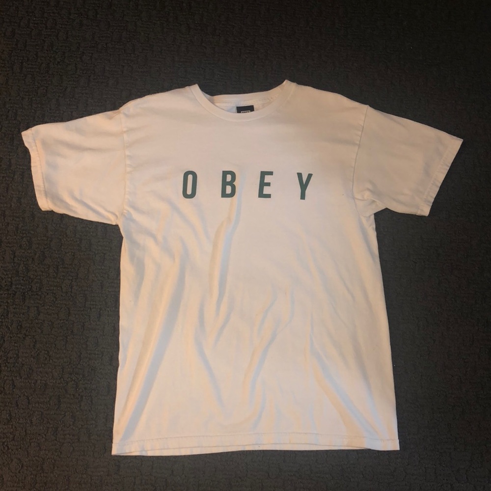 Obey tee